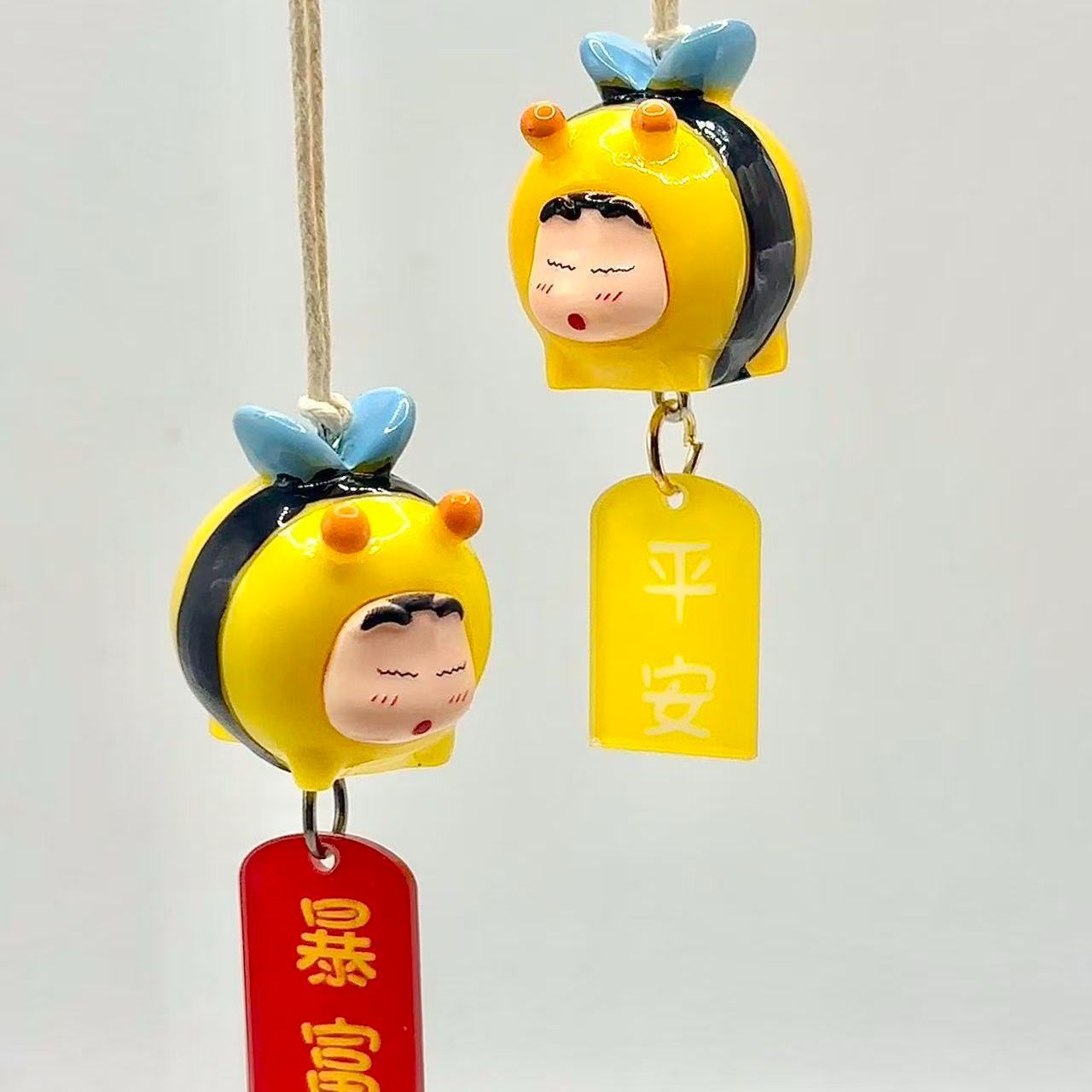 Decorative Mirror - Figurina Cosplay di Crayon Shin-chan Bee,
